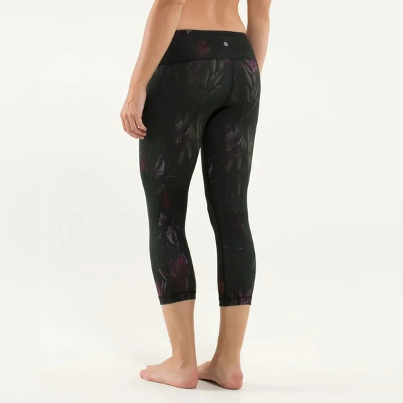 Lululemon Wunder Under Crop, Color Midnight Iris Multi / Black Size 4 - Picture 2 of 16